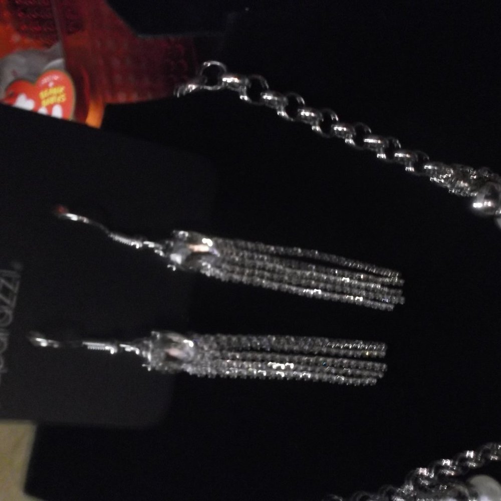 paparazzi pearl layer necklace and tassell earrings